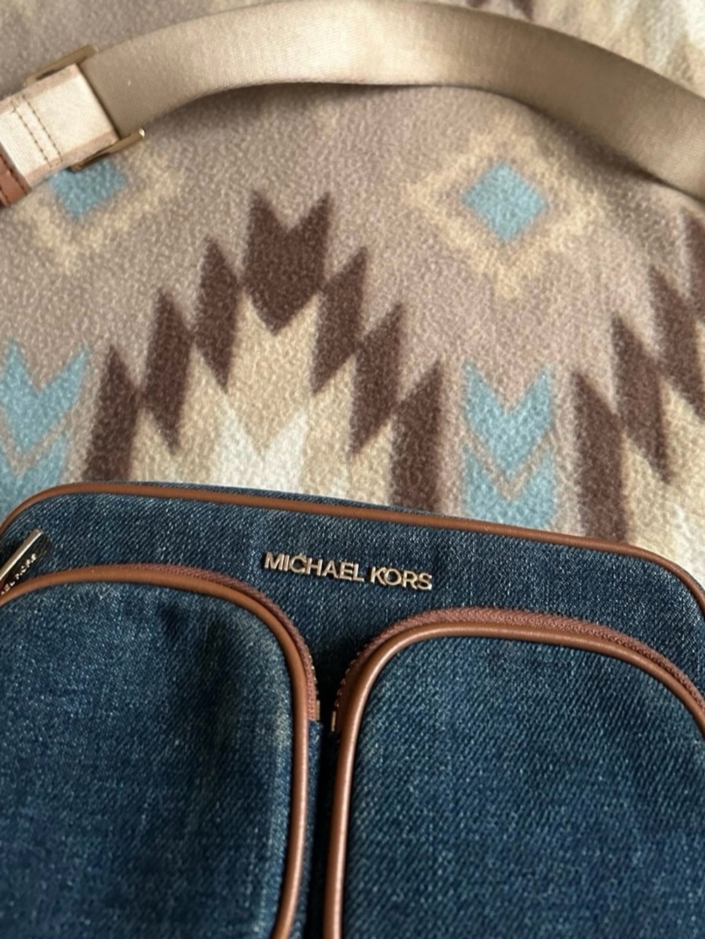 Michael Kors Denim Jet Set Crossbody Bag in Blue with Tan Trim - Picture 3 of 11